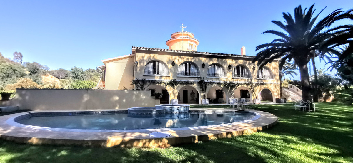 9 bedroom Villa For Sale in The Golden Mile, Málaga - thumb 38