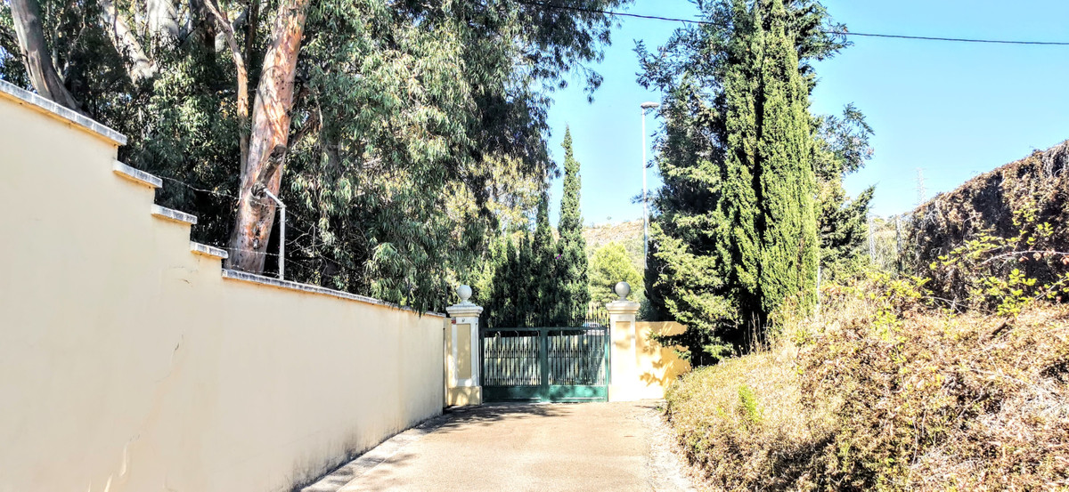 9 bedroom Villa For Sale in The Golden Mile, Málaga - thumb 42
