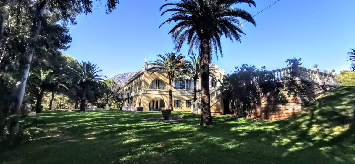9 bedroom Villa For Sale in The Golden Mile, Málaga - thumb 43