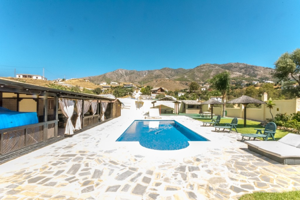 Fantastic Finca in La Alqueria with panoramic views of the sea and the mountains. 100% privacy.

Rec, Spain