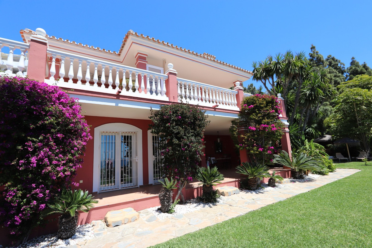 6 bedrooms Villa in Calahonda