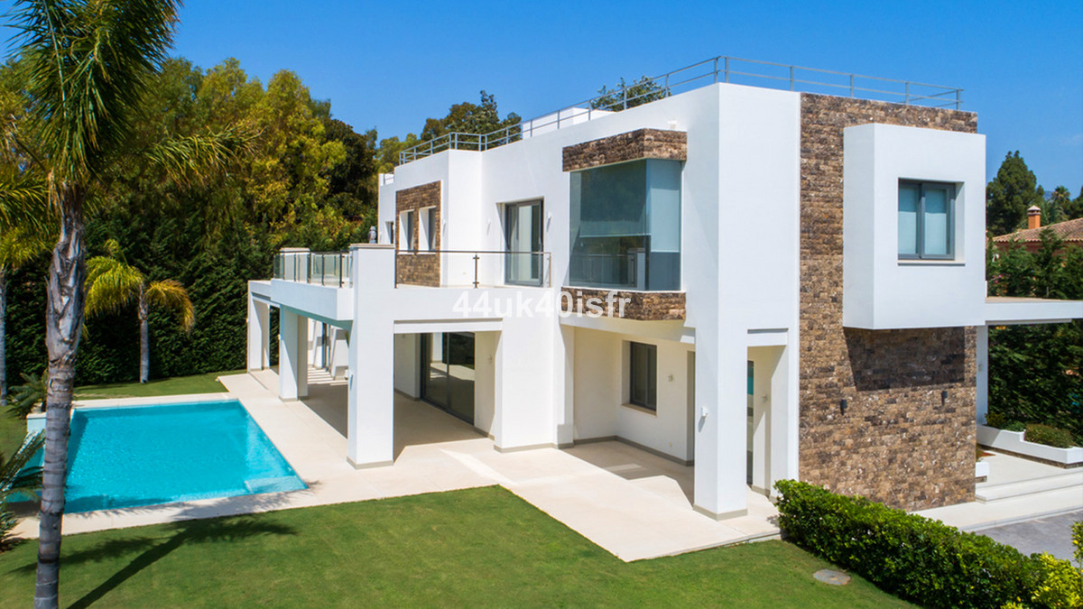 						Villa  Individuelle
													en vente 
																			 à Guadalmina Baja
					