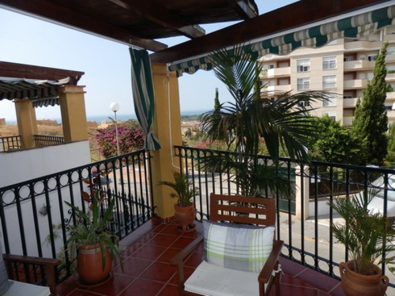Terraced townhouse with sea views and in the best area of the town, partly furnished, ff kitchen, A/, Spain