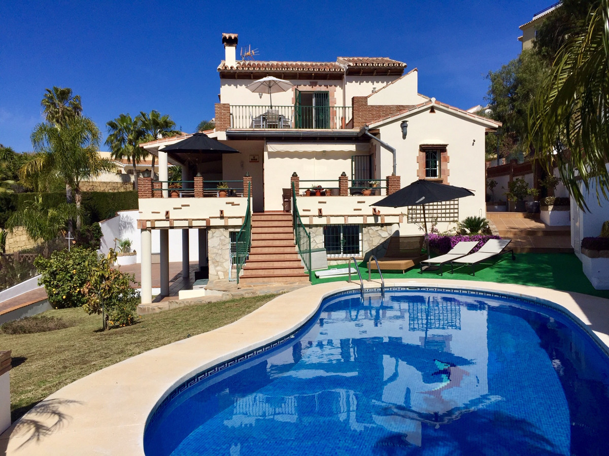 5 bedroom Villa For Sale in La Cala, Málaga - thumb 1