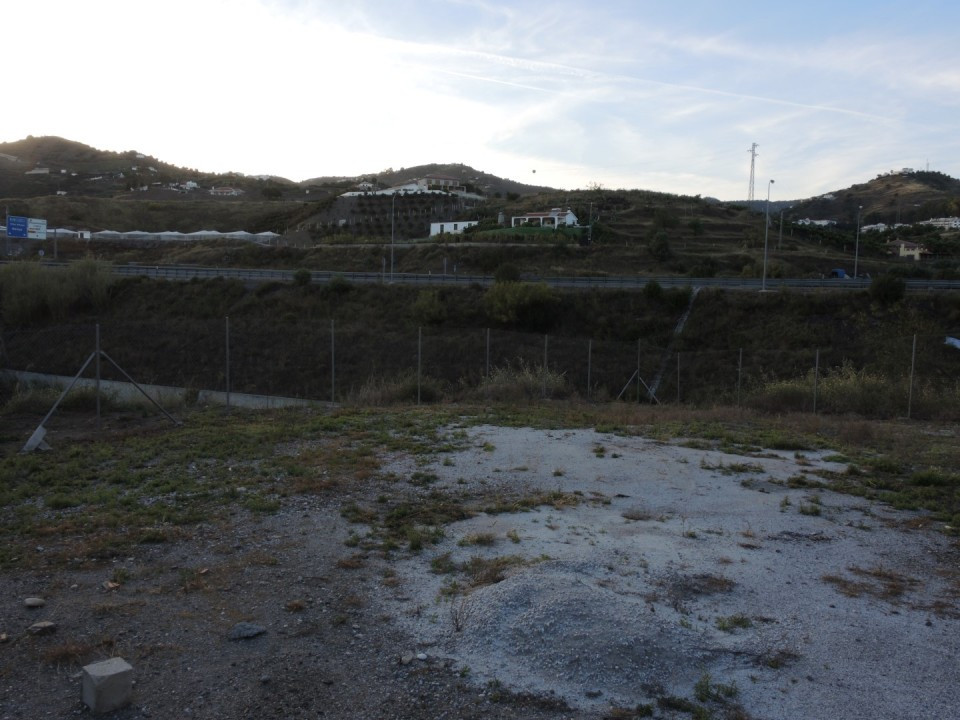 Beautiful urban plot of 347m 2 next to Torrox village, quiet and nice area with possibility of building.