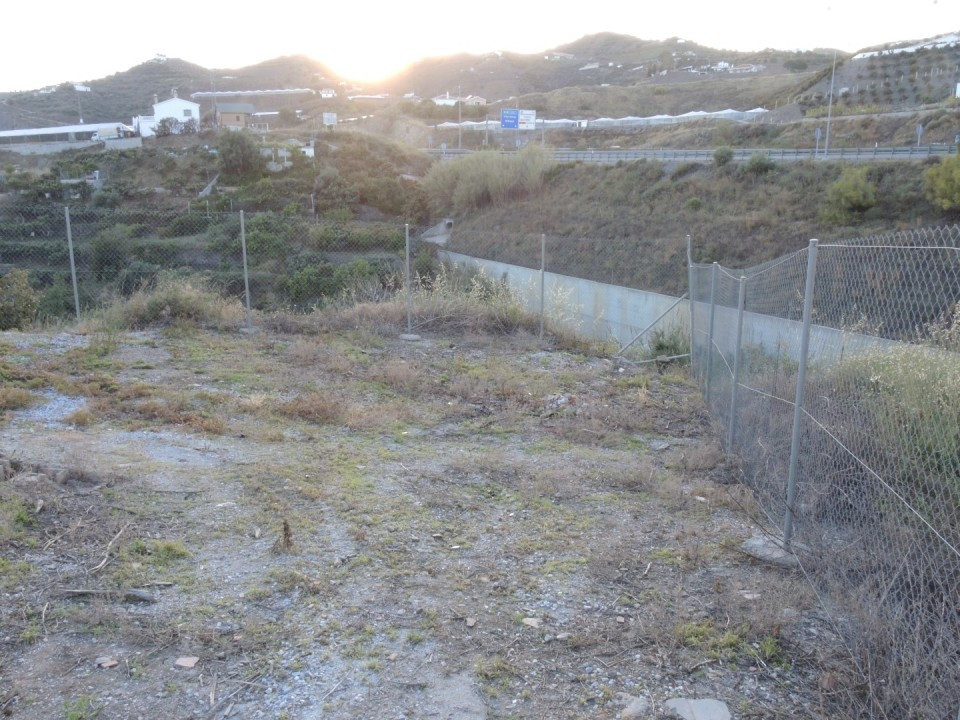 Beautiful urban plot of 347m 2 next to Torrox village, quiet and nice area with possibility of building.