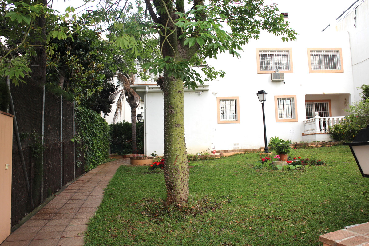 Villa 4 Dormitorios en Venta Nueva Andalucía