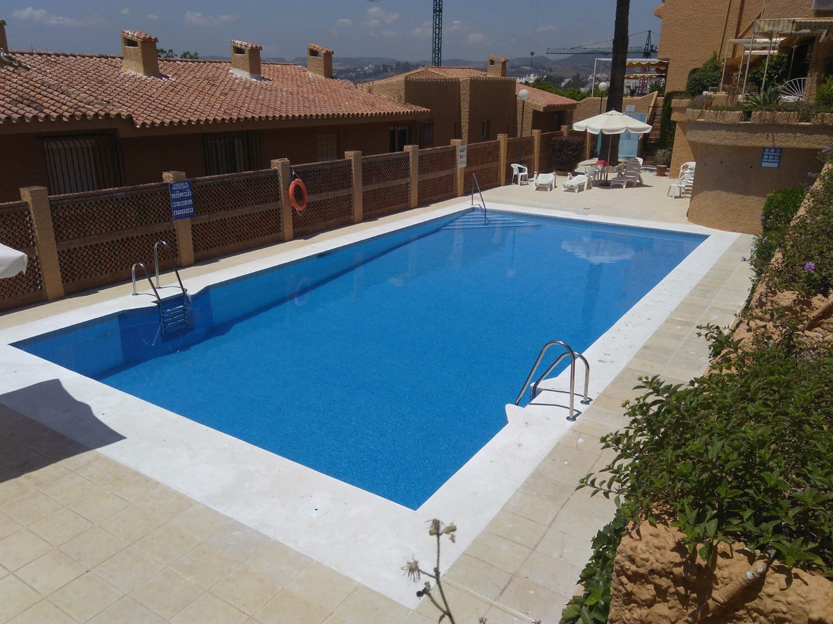 2 bed Apartment for sale in Estepona