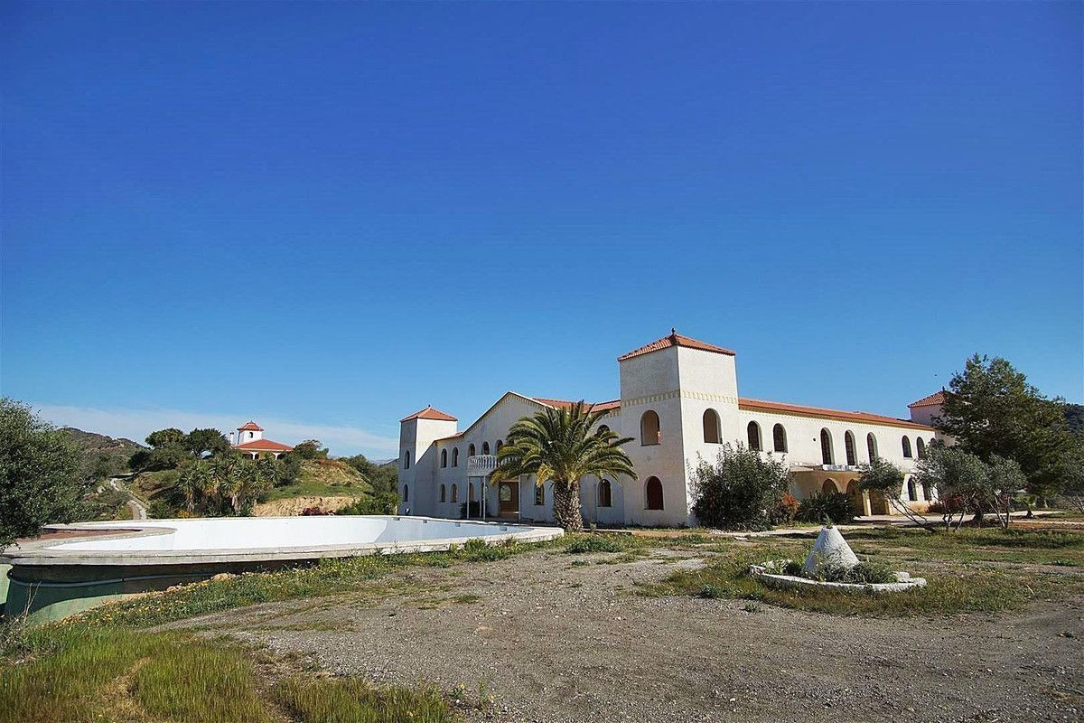 						Villa  Detached
													for sale 
																			 in Almogía
					
