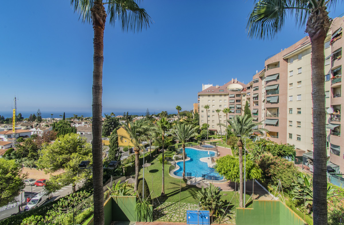 PROPERTY WITH SEA VIEWS A LITTLE DISTANCE FROM THE CENTER OF MARBELLA
Apartment located in an area s, Spain