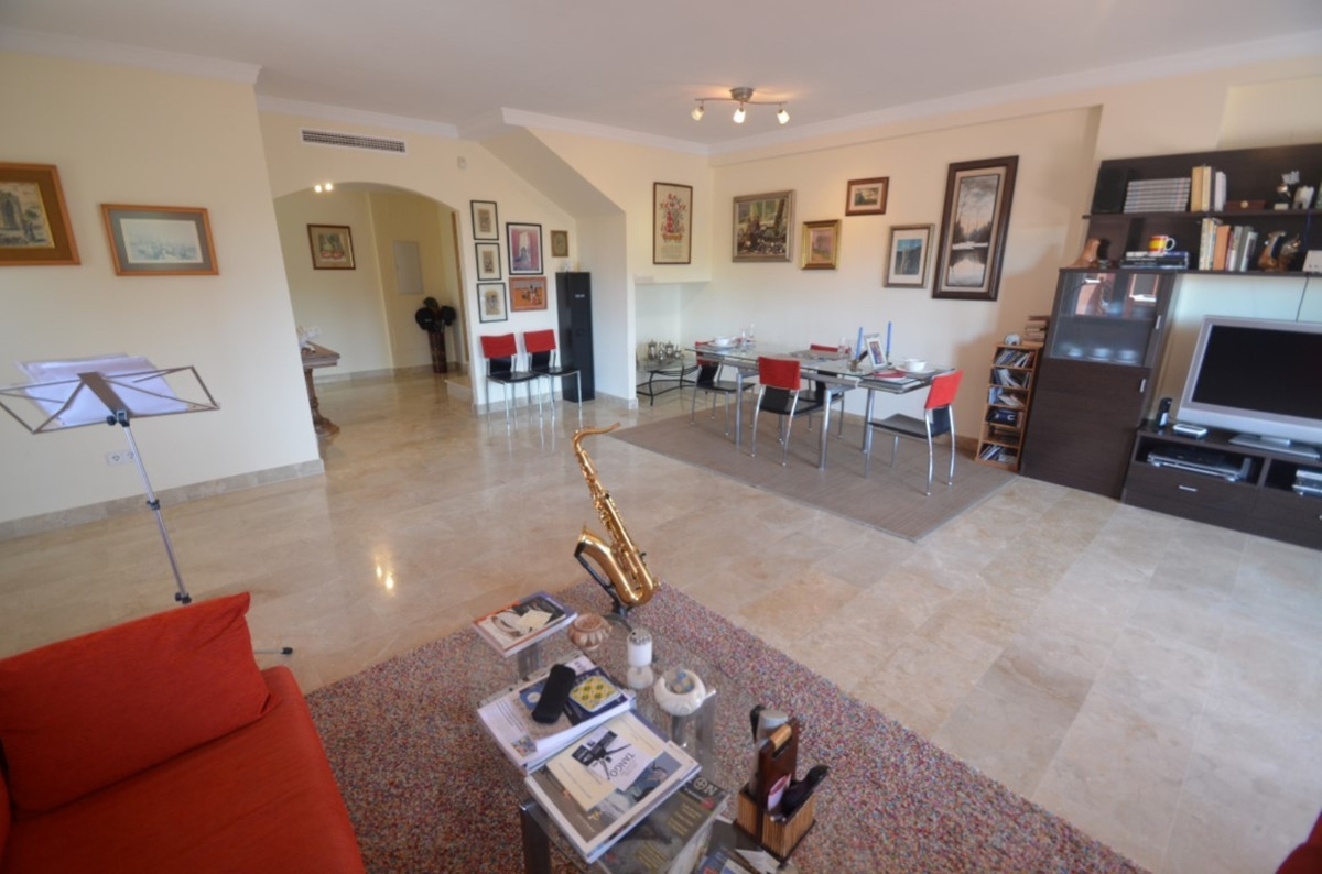 3 bedroom Apartment For Sale in Estepona, Málaga - thumb 2