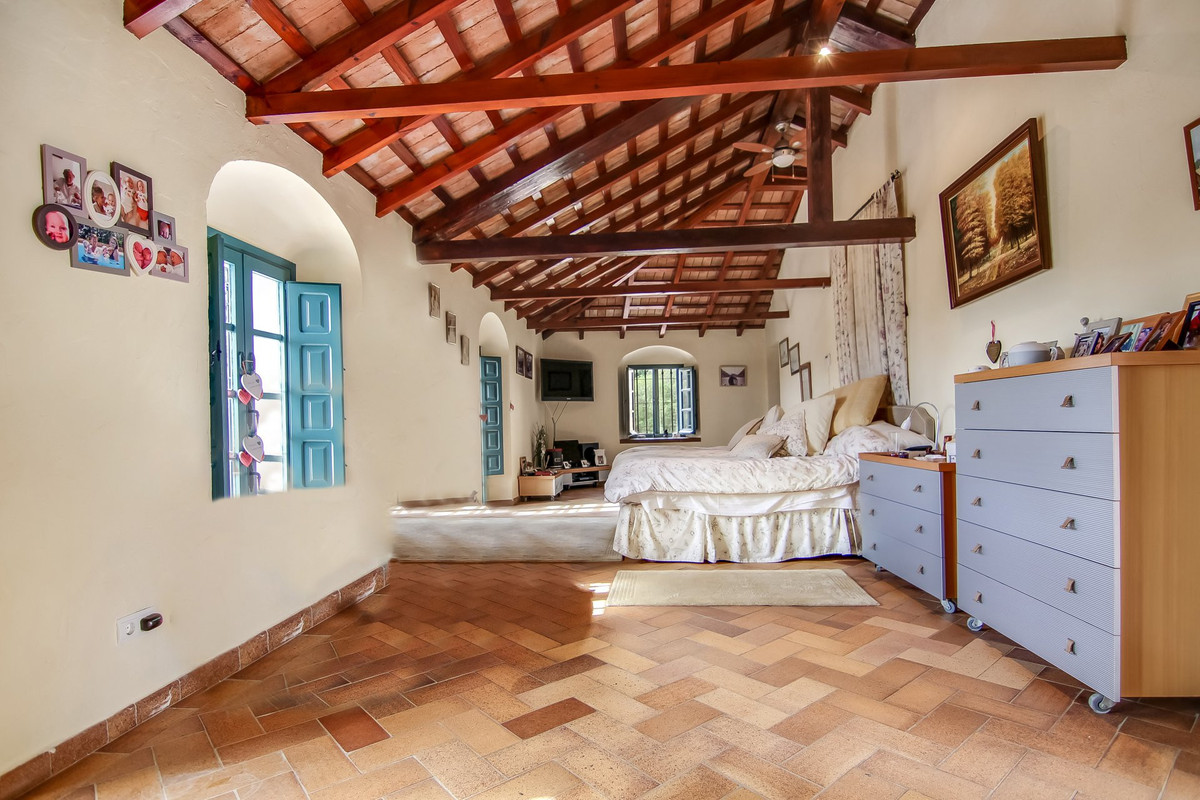 8 bedroom Villa For Sale in Sotogrande, Cádiz - thumb 36