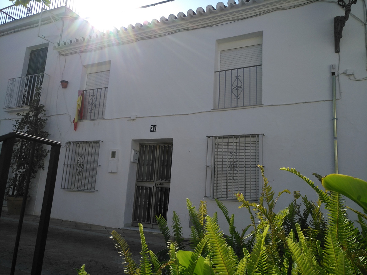 Townhouse, Benalmadena Pueblo, Costa del Sol.
4 Bedrooms, 1 Bathroom, Built 128 m², Terrace 15 m².

, Spain