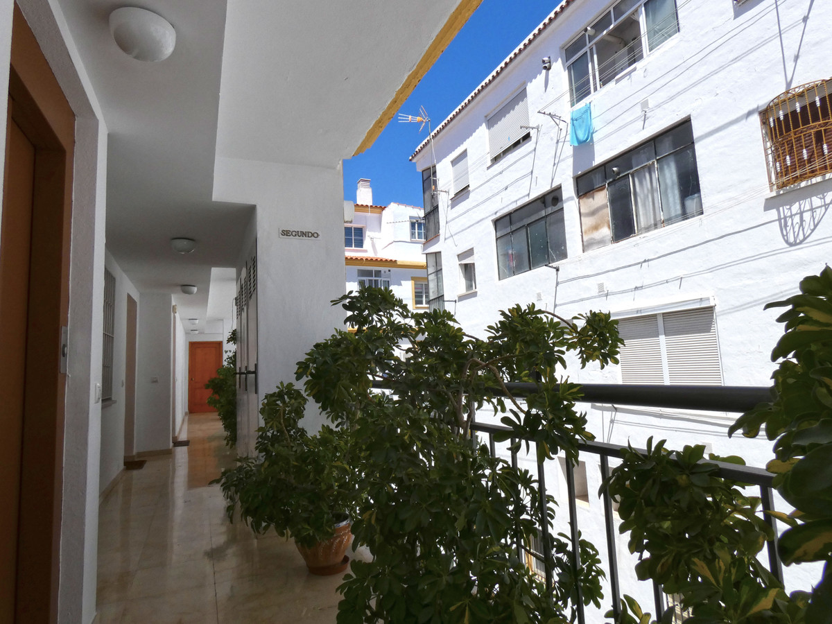 2 Bedroom Middle Floor Apartment For Sale Alhaurín el Grande, Costa del Sol - HP3450130