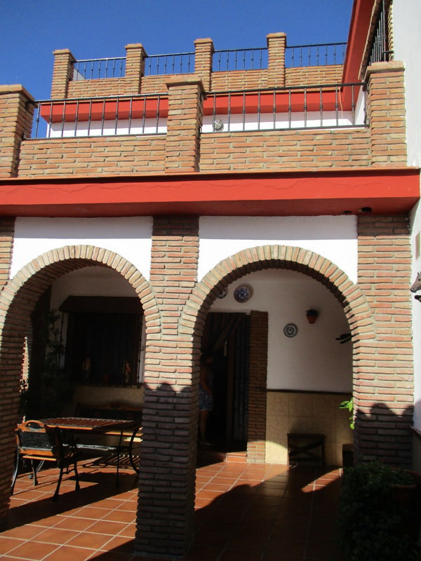 Fully refurbished traditional village house enjoying a splendid elevated location in the historic centre of Alora pueblo.
