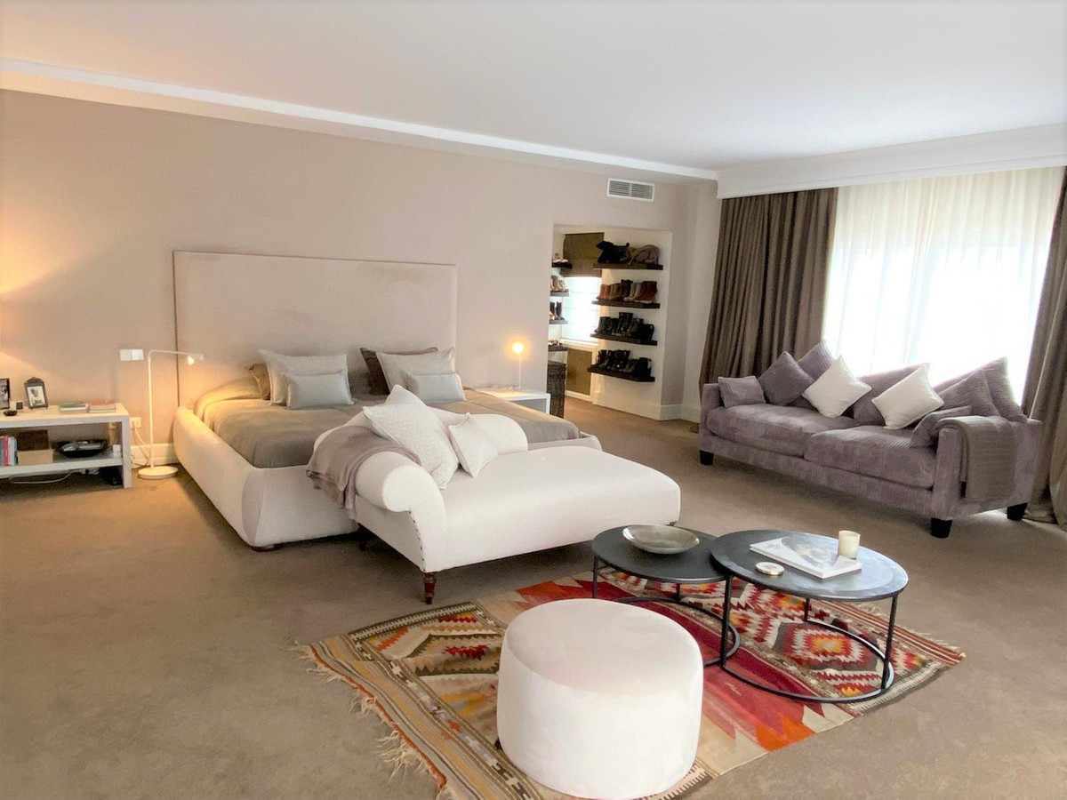 5 bedroom Villa For Sale in Nagüeles, Málaga - thumb 3