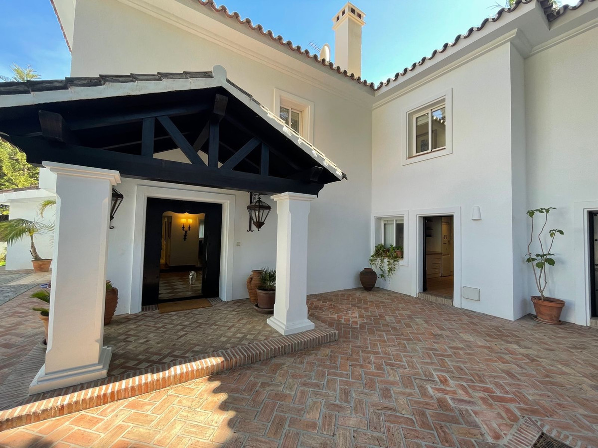 5 bedroom Villa For Sale in Nagüeles, Málaga - thumb 37