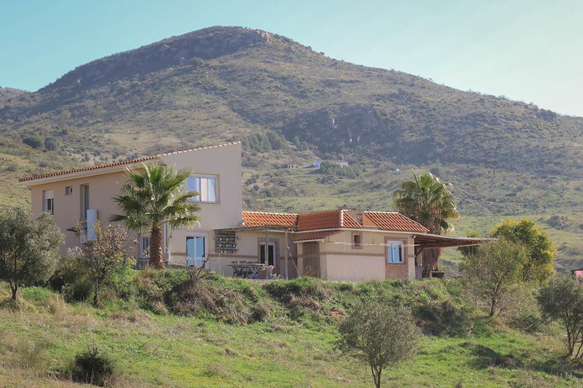 Spacious 6 Bedroom Villa PLUS 3 Bedrooms Villa

Both these villas are owned by the same owner. They , Spain