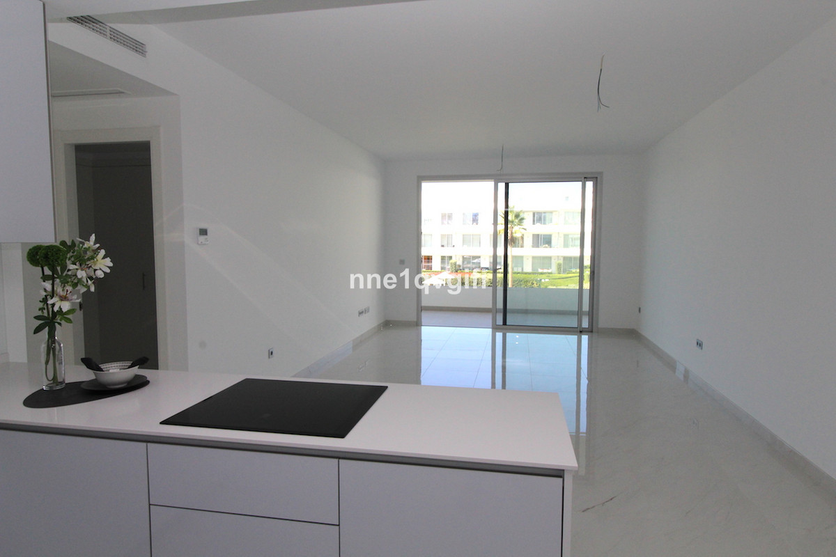3 bedroom Apartment For Sale in New Golden Mile, Málaga - thumb 4