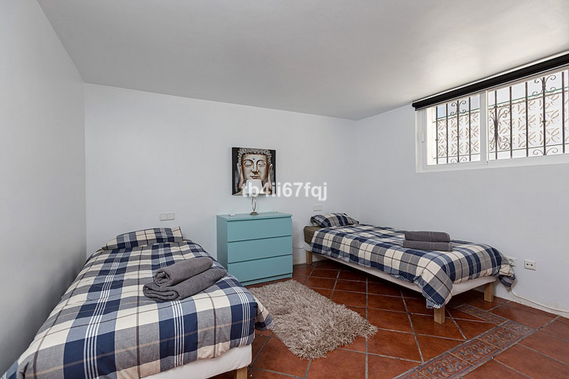 5 bedroom Villa For Sale in Nueva Andalucía, Málaga - thumb 23
