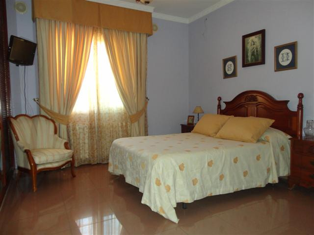 5 bedroom Villa For Sale in El Rosario, Málaga - thumb 4
