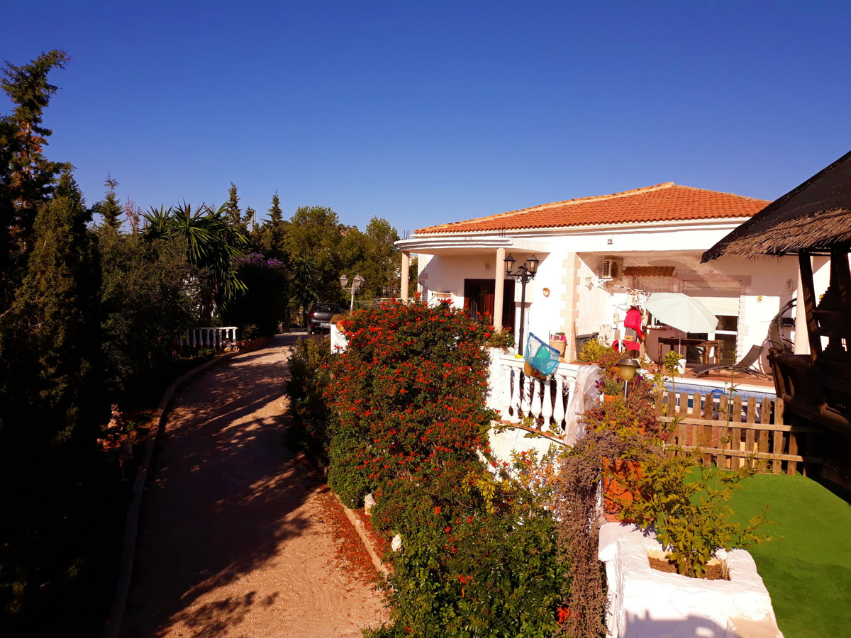 House in Almogía R3326725 5