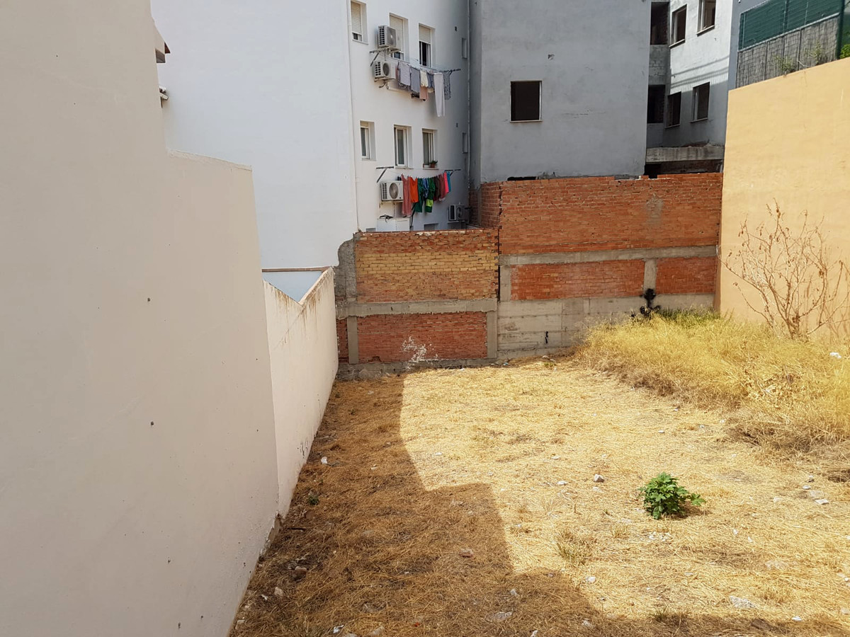 A 122m² urban plot situated in one of the best areas of Alhaurín el Grande, close to all the amenities, such a schools, supermarkets and transport.