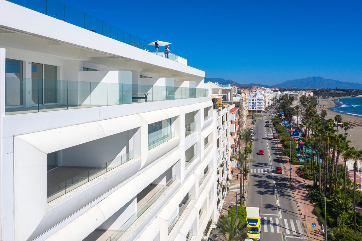 Middle Floor Apartment for sale in Estepona