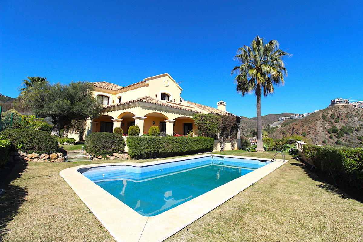4 bed Property For Sale in La Quinta, Costa del Sol - thumb 1