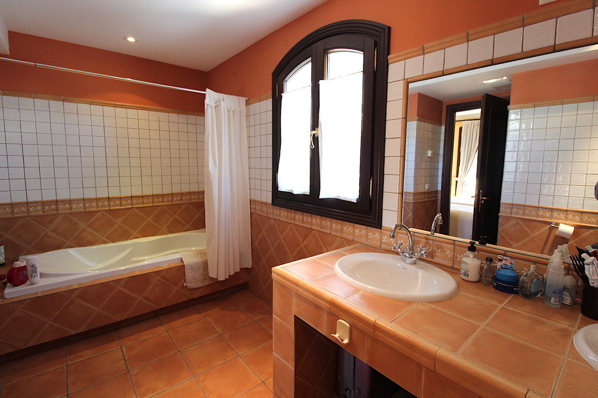 4 bed Property For Sale in La Quinta, Costa del Sol - thumb 11
