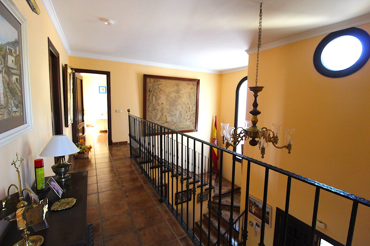 4 bed Property For Sale in La Quinta, Costa del Sol - thumb 15