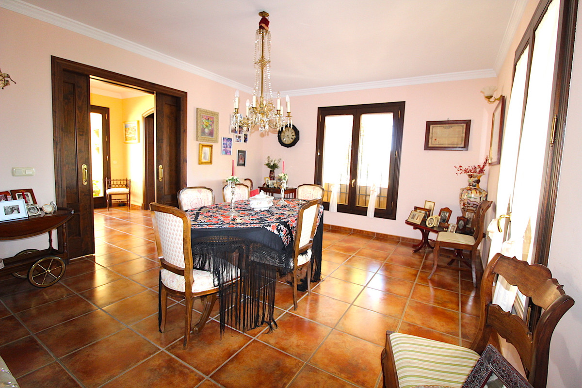 4 bed Property For Sale in La Quinta, Costa del Sol - thumb 6