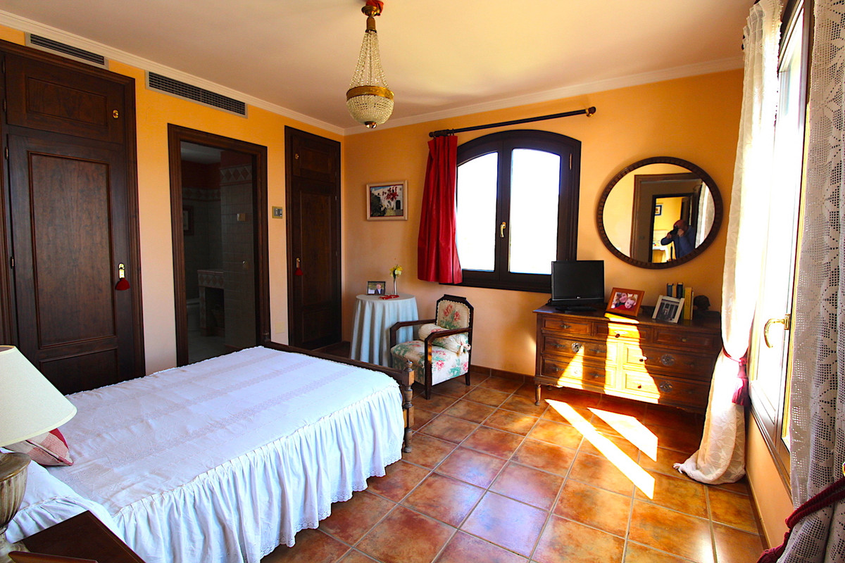 4 bed Property For Sale in La Quinta, Costa del Sol - thumb 9