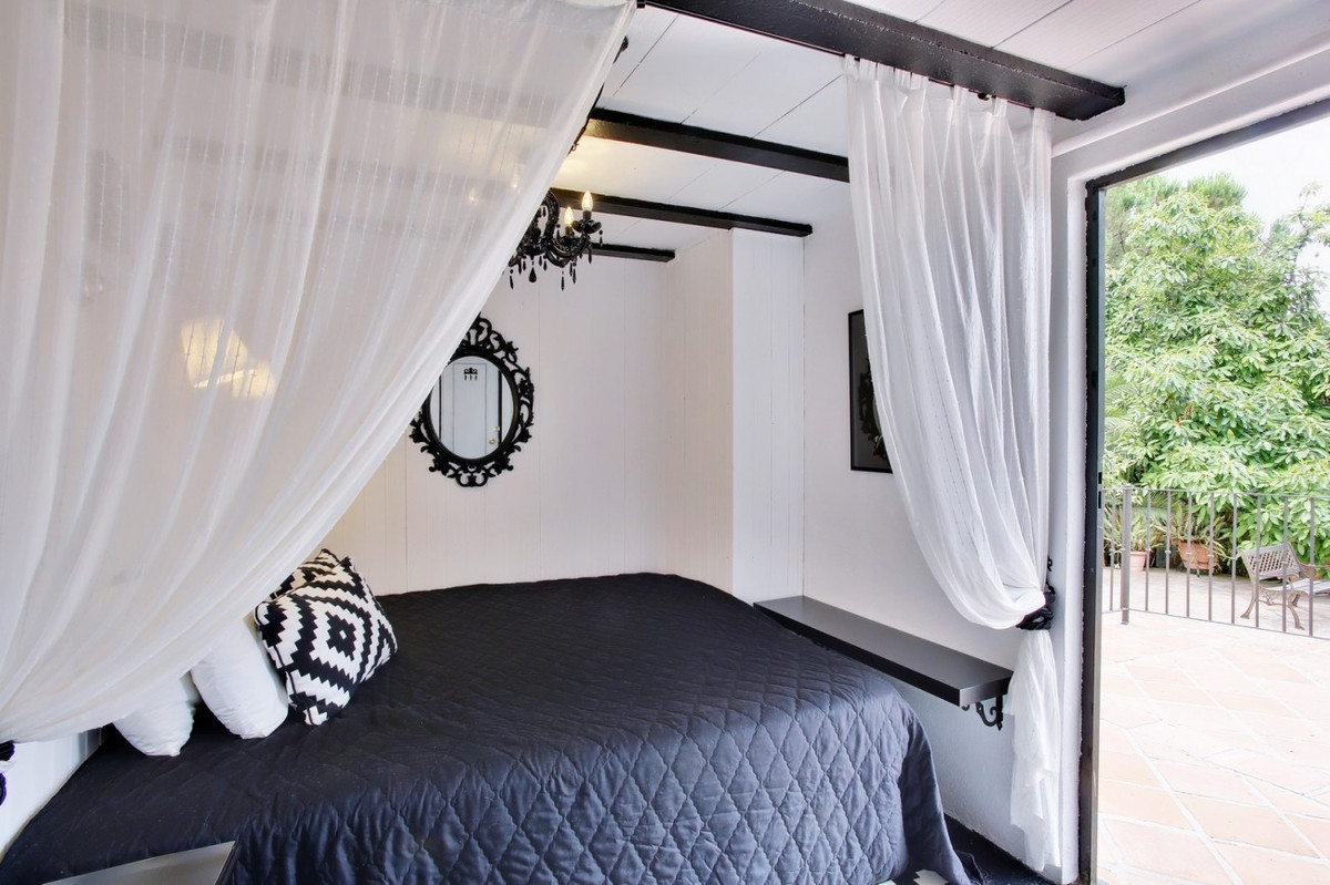 Comercial con 9 Dormitorios en Venta Marbella