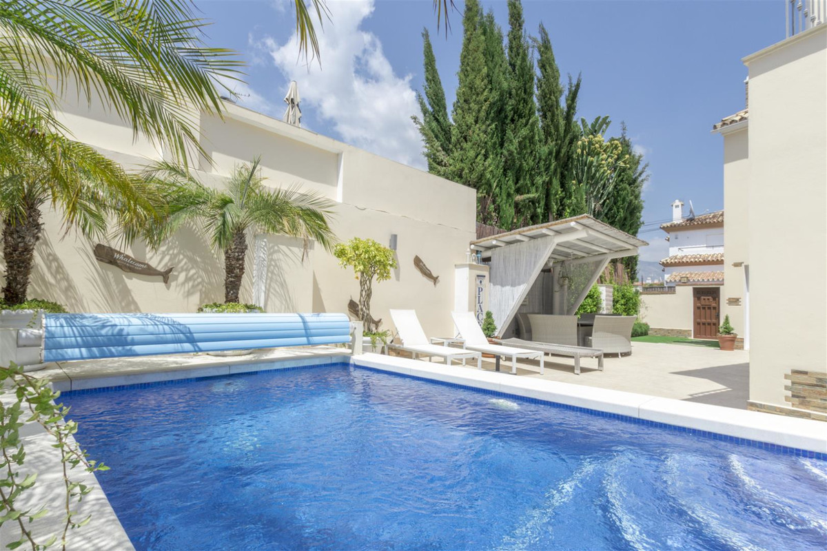 "Unbeatable villa, villa located just 10 minutes from the prestigious Puerto Banus.
The house h, Spain