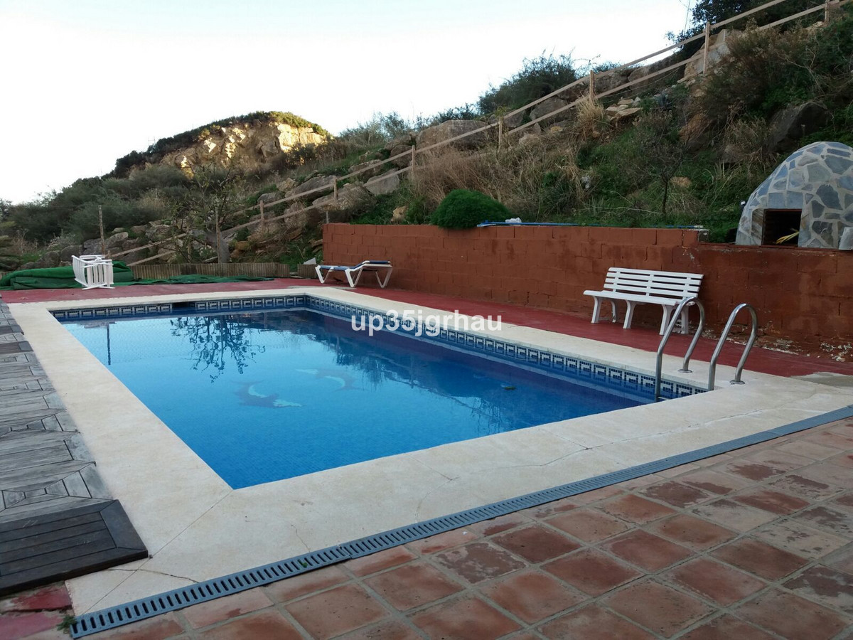 11 bedroom Villa For Sale in Estepona, Málaga - thumb 3