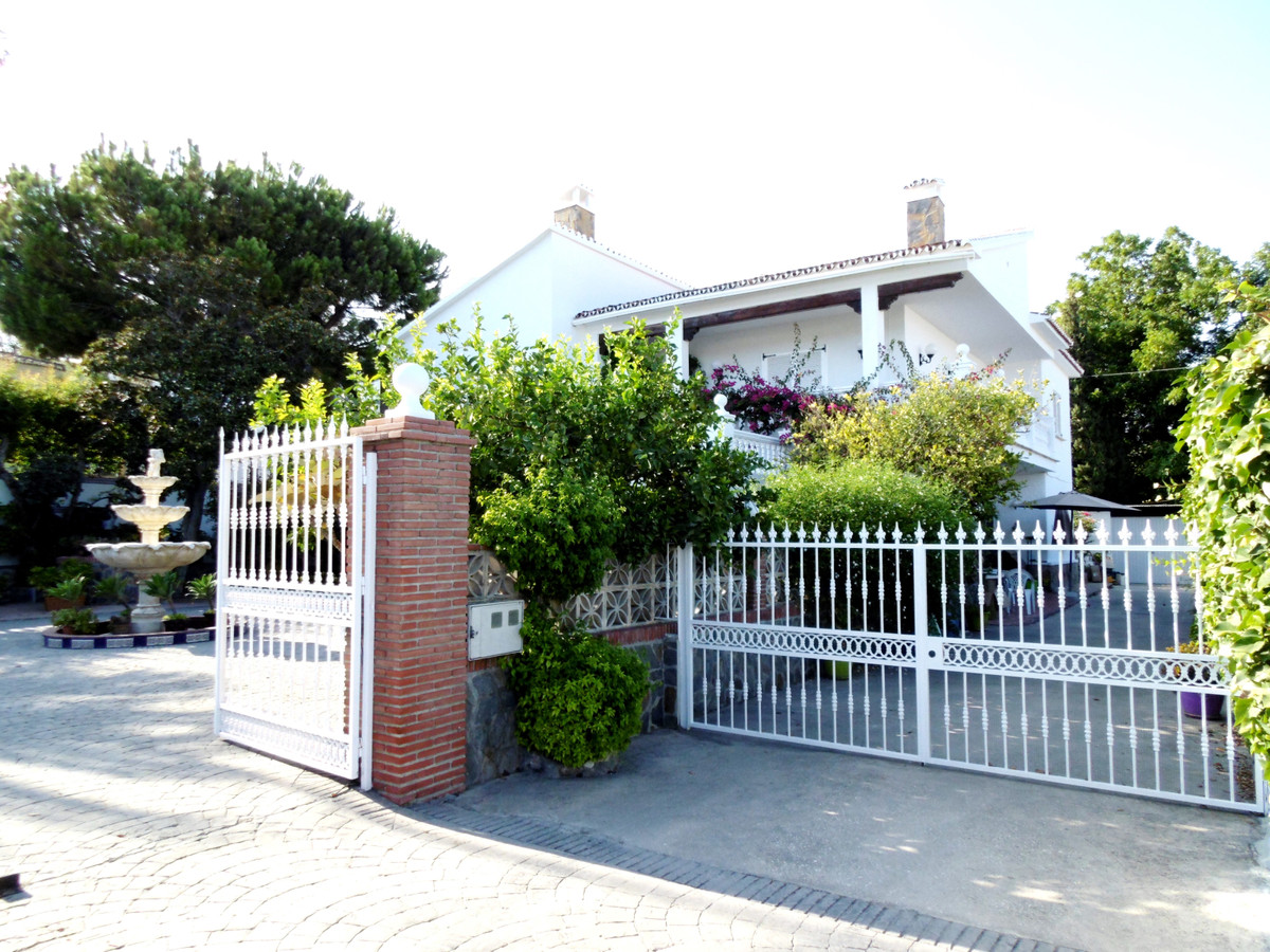 Detached Villa for sale in Coín R3240280