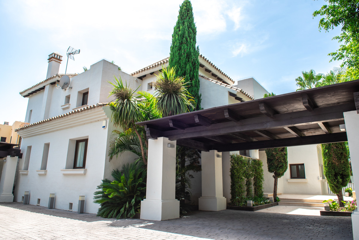 Detached Villa for sale in Puerto Banús R3480664