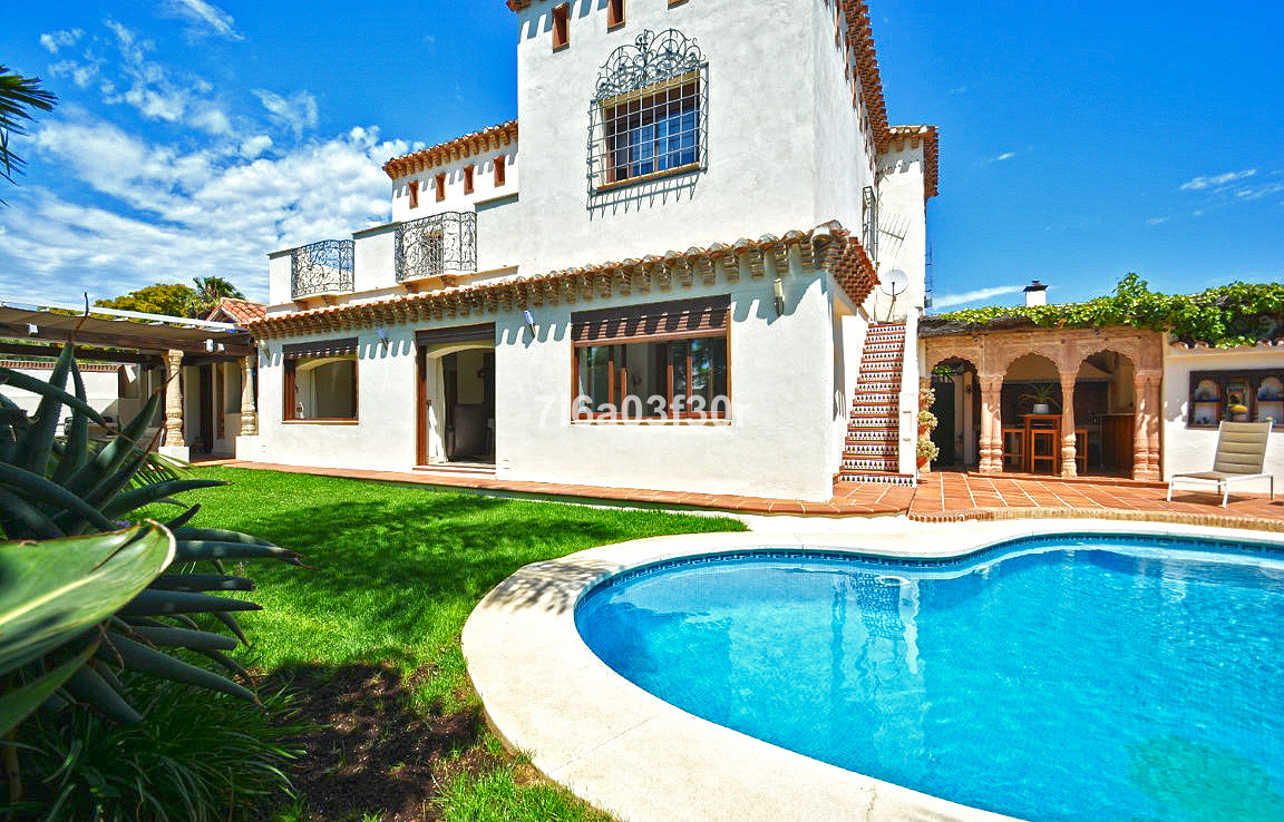						Villa  Individuelle
																					en location
																			 à San Pedro de Alcántara
					