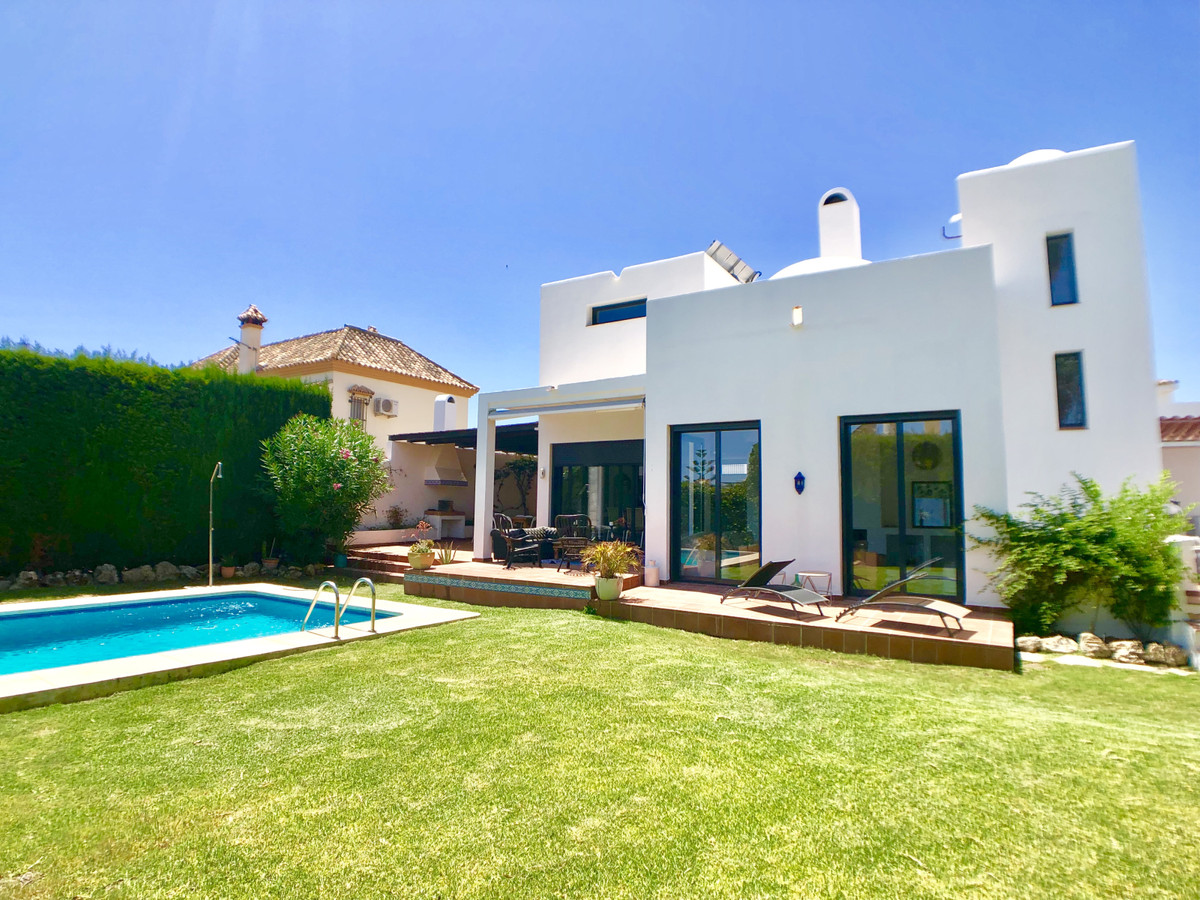 Detached Villa for sale in Nueva Andalucía R3230512