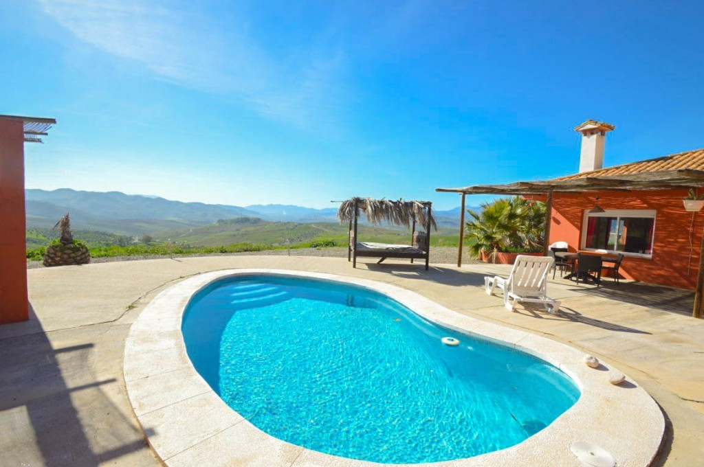 Beautiful Finca with a large plot and panoramic views !!

It is distributed on a single floor as fol, Spain