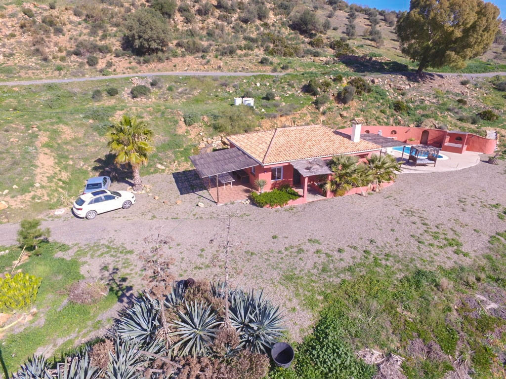 Beautiful Finca with a large plot and panoramic views !!
