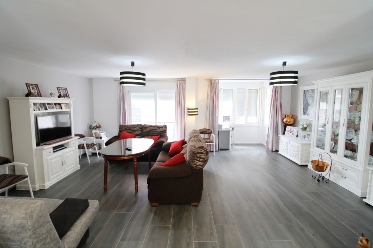 						Appartement  Mi-étage
													en vente 
																			 à Fuengirola
					