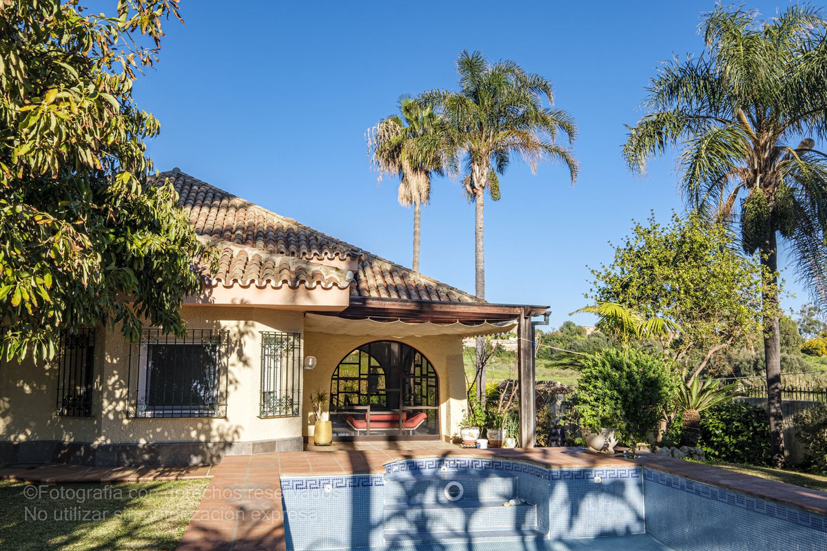 5 bedroom Villa For Sale in New Golden Mile, Málaga - thumb 3