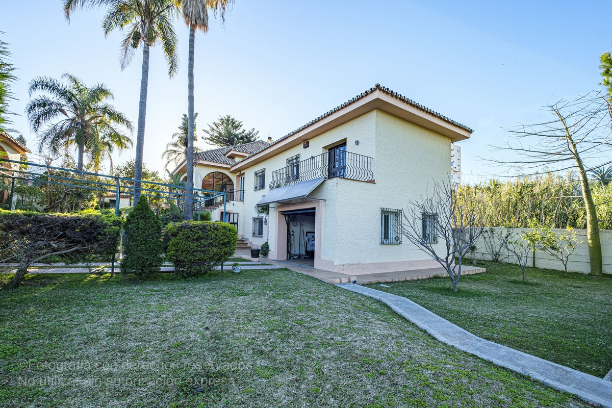 5 bedroom Villa For Sale in New Golden Mile, Málaga - thumb 41