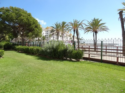 A huge 5 bed beachfront duplex garden apartment with wonderful sea views right on the beachfront in Puerto Banus - only a minute&apos;s walk to all...