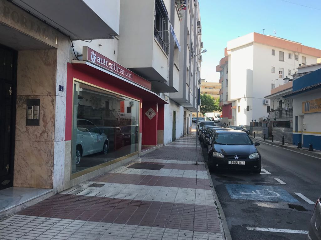 URGENT SALE, PRICE NEGOTIABLE
Spacious comercial premises of 236 m2 located in the middle of the com, Spain