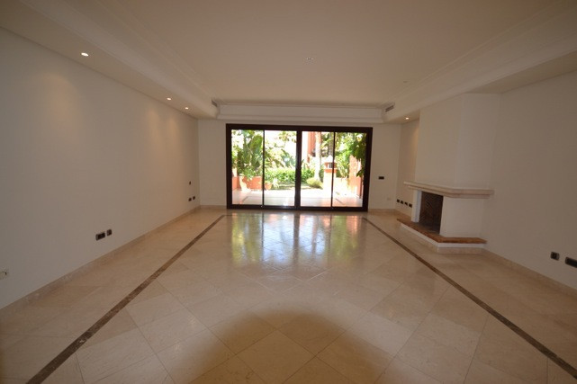 3 bedroom Townhouse For Sale in The Golden Mile, Málaga - thumb 9