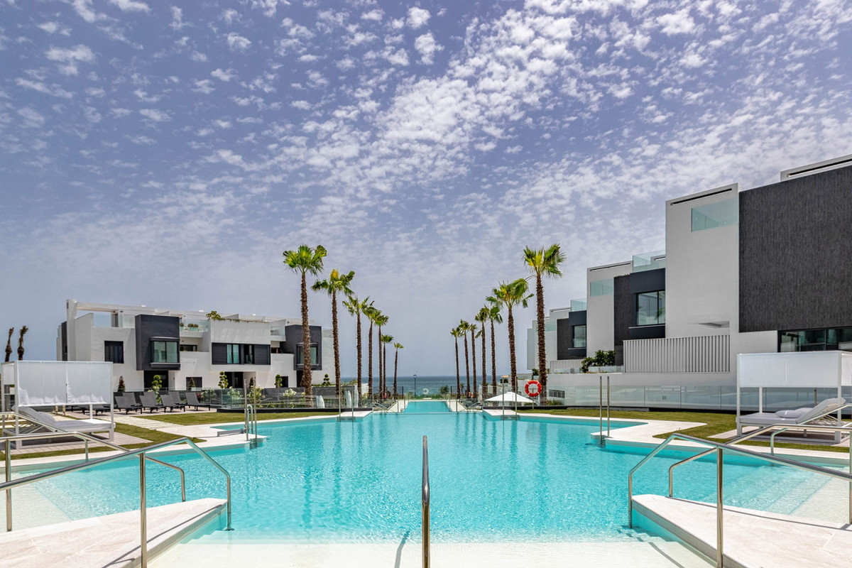 Townhouse, Estepona, Costa del Sol.
3 Bedrooms, 3 Bathrooms, Built 280 m², Terrace 90 m², Garden/Plo, Spain