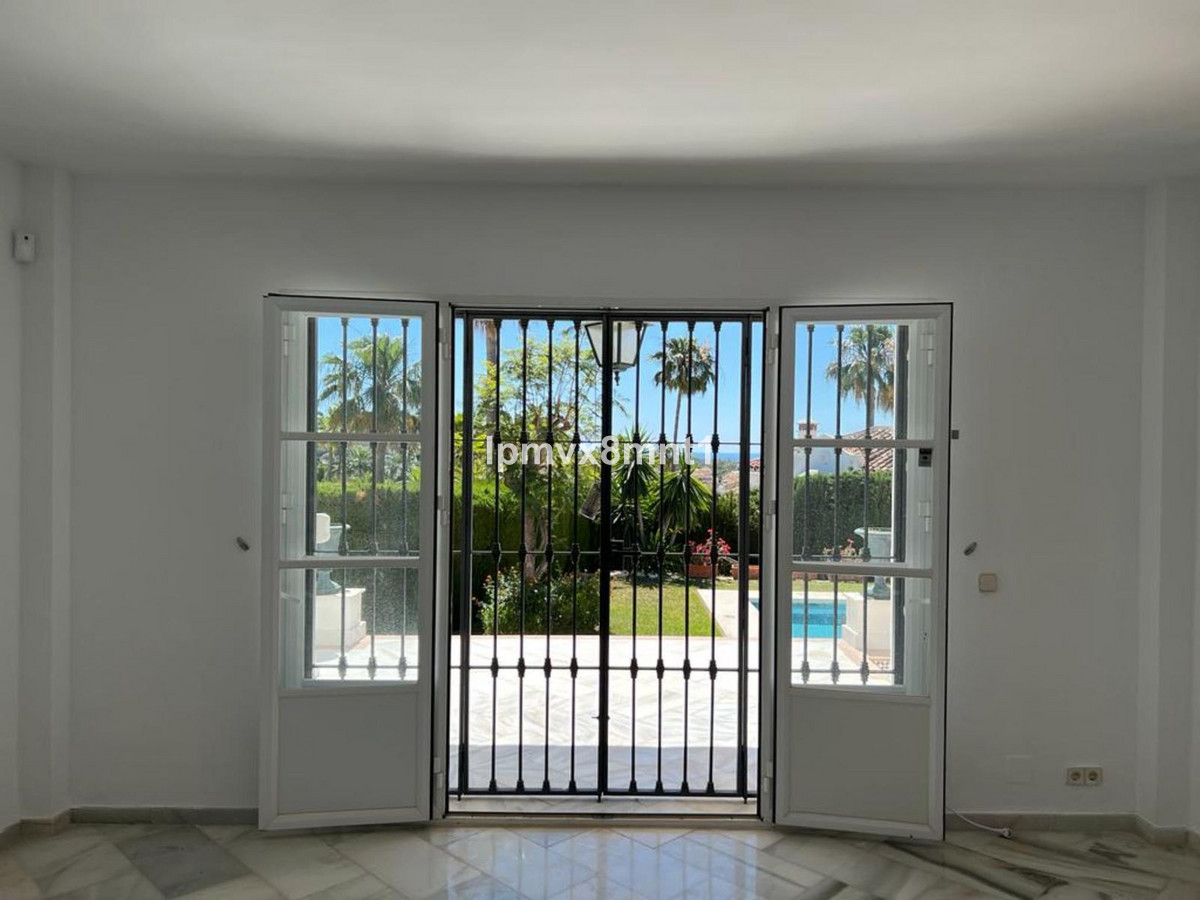 4 bedroom Villa For Sale in Marbella, Málaga - thumb 24